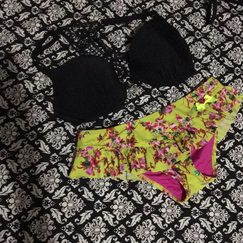 Bikini top.